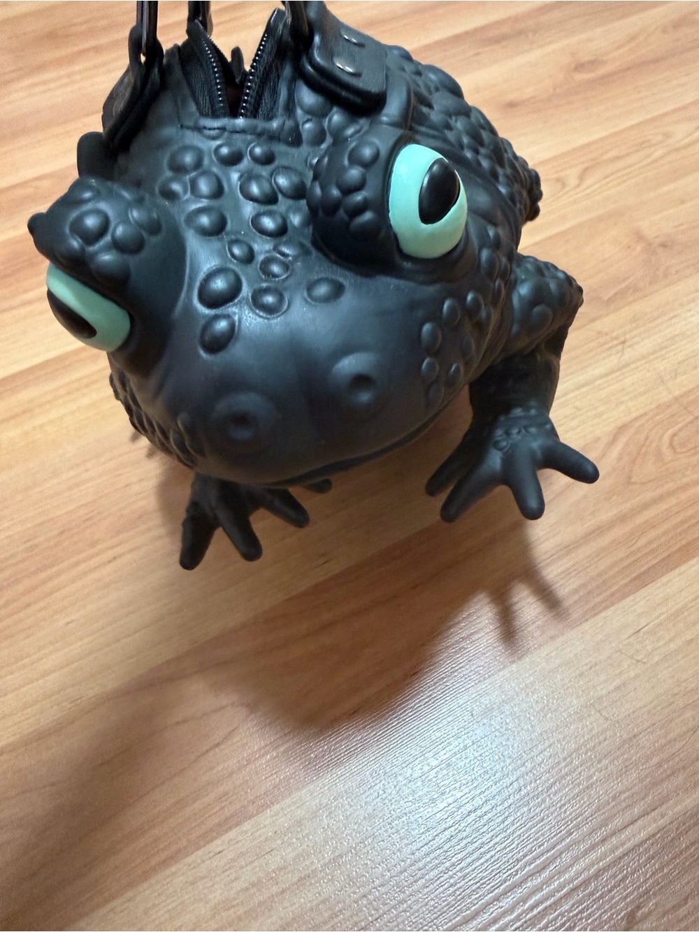 Novelty Black Frog Purse Windy Willow NWT glow in the dark eyes - Picture 5 of 6